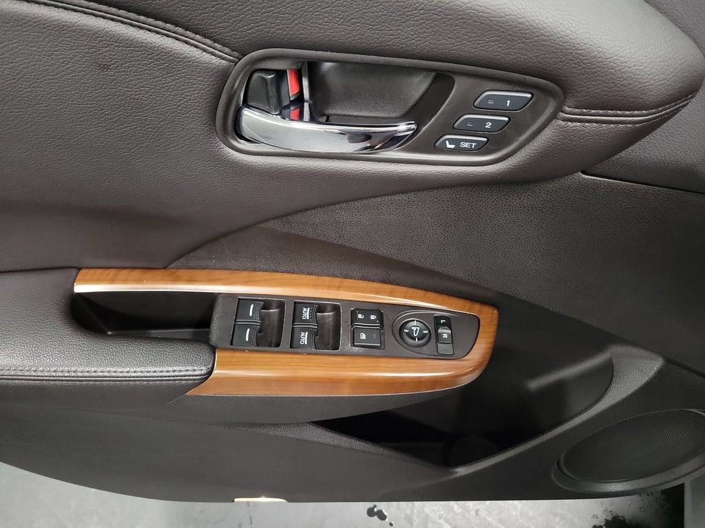 Used 2017 Acura RDX w/ Advance Package AWD/4WD image 28