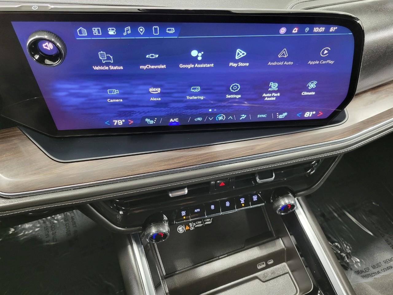 Used 2025 Chevrolet Suburban Z71 AWD/4WD image 8