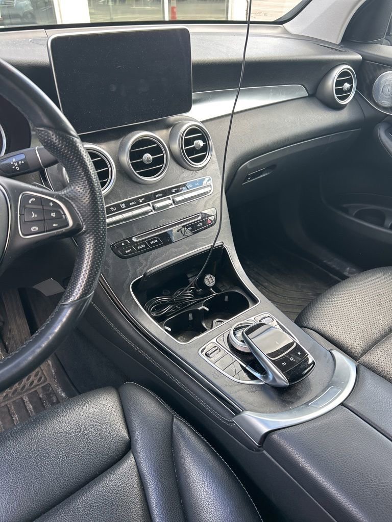 Used 2016 Mercedes-Benz GLC 300 4MATIC image 3