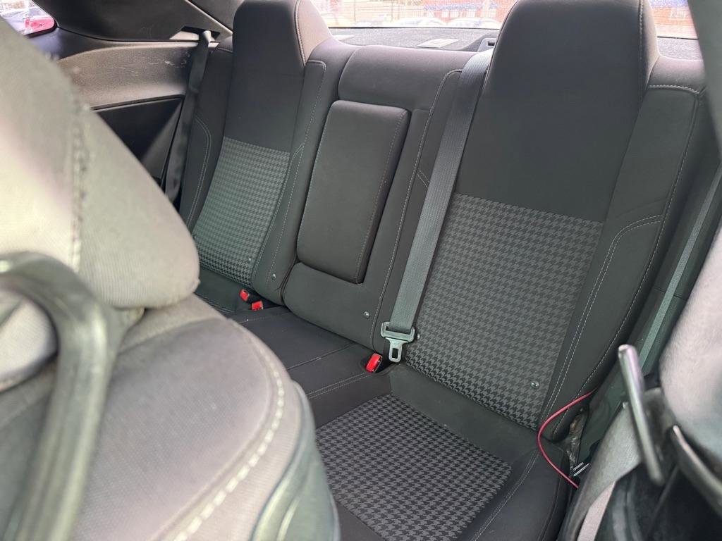 Used 2015 Dodge Challenger SXT image 11