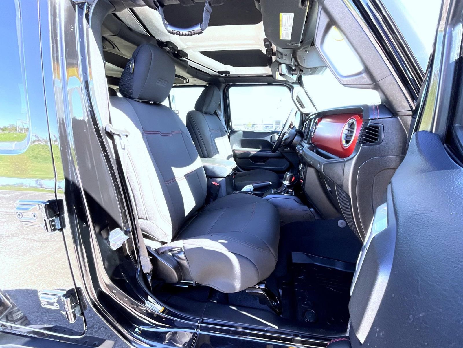Used 2019 Jeep Wrangler Unlimited Rubicon w/ Dual Top Group AWD/4WD image 15
