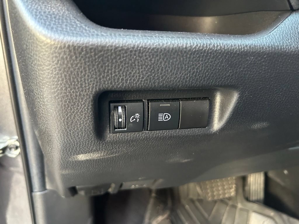 Used 2022 Toyota RAV4 LE FWD image 18