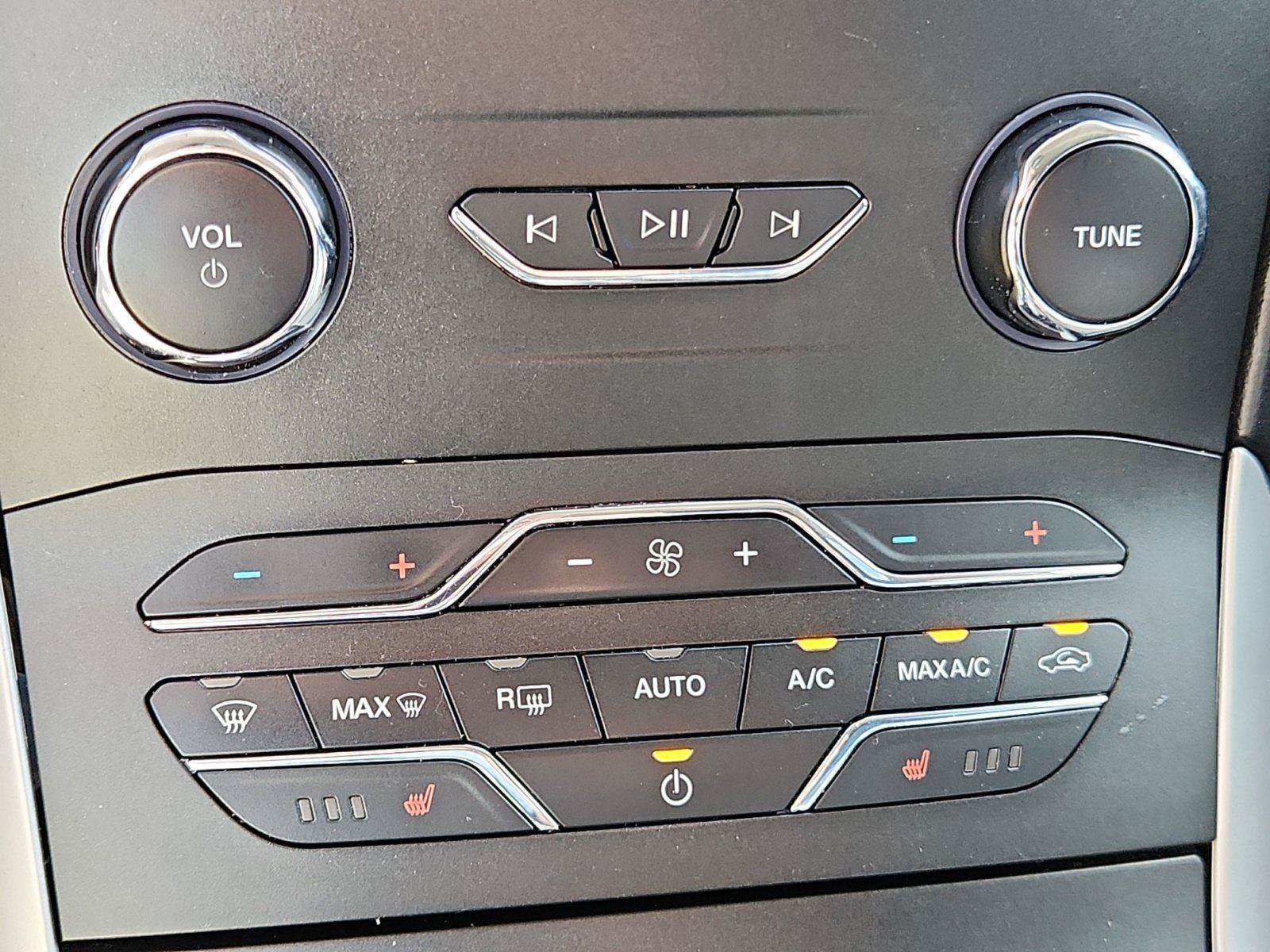 Used 2019 Ford Edge SEL w/ Equipment Group 201A AWD/4WD image 25