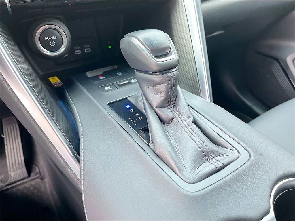 Used 2024 Toyota Venza XLE image 16