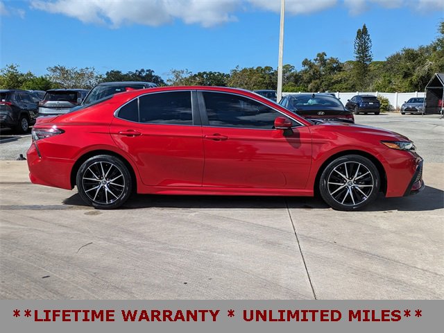 Used 2023 Toyota Camry SE image 4