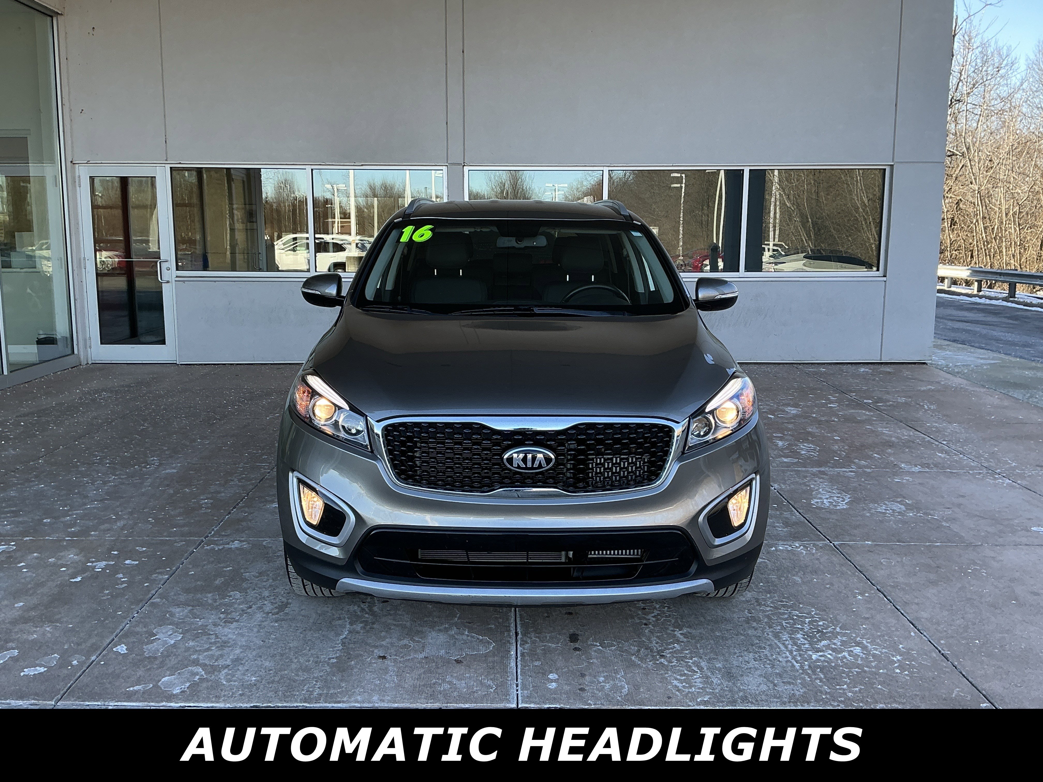 Used 2016 Kia Sorento EX image 2