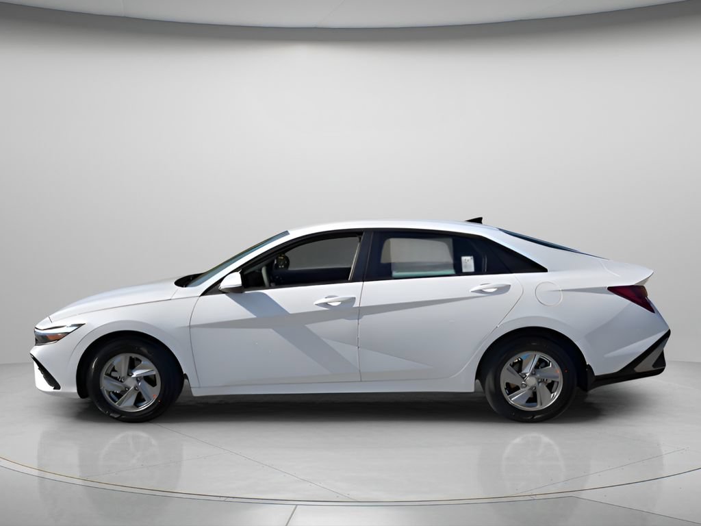 New 2026 Hyundai Elantra SE FWD image 2