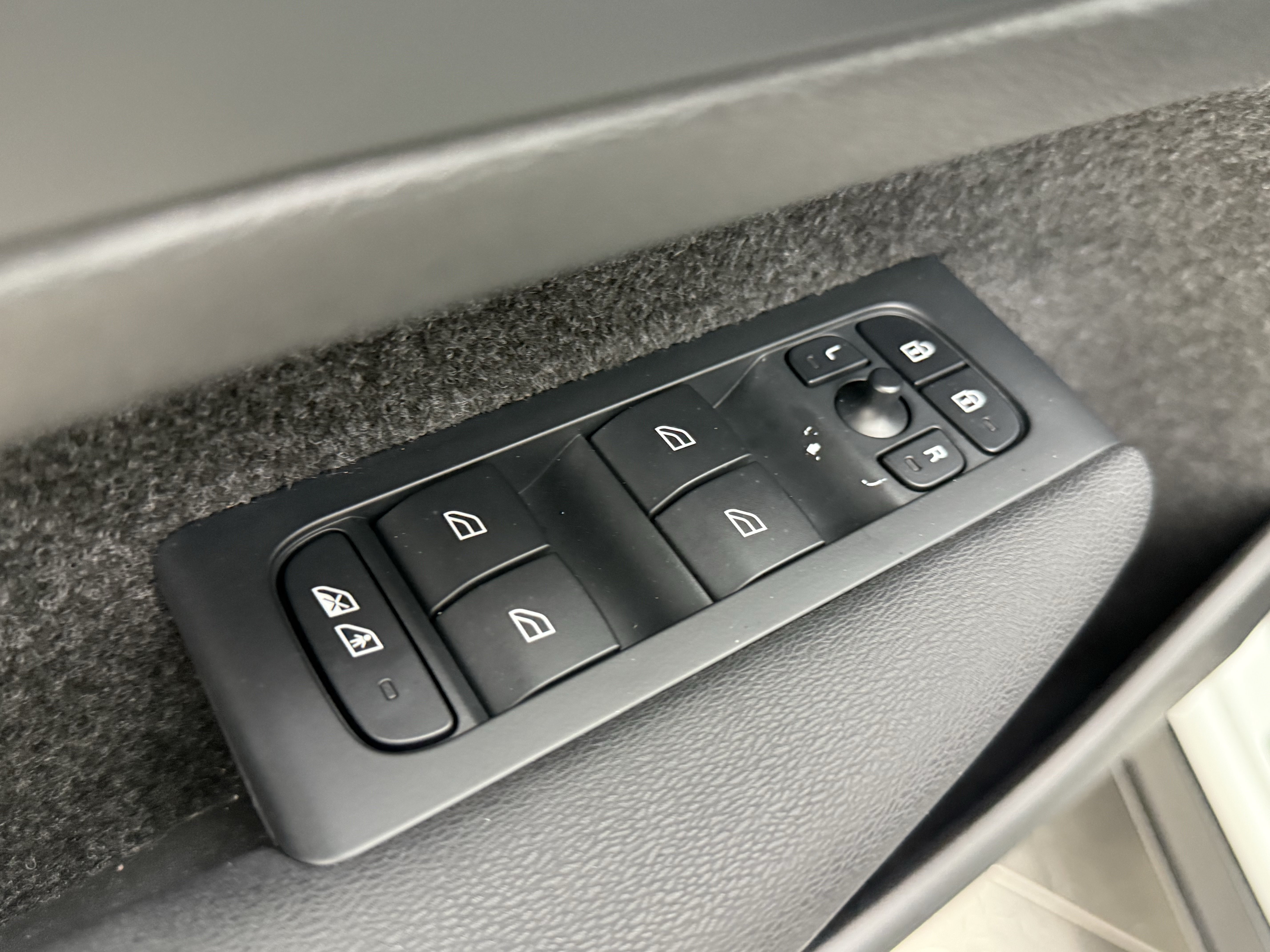 Certified 2023 Volvo C40 P8 Recharge Ultimate AWD/4WD image 11