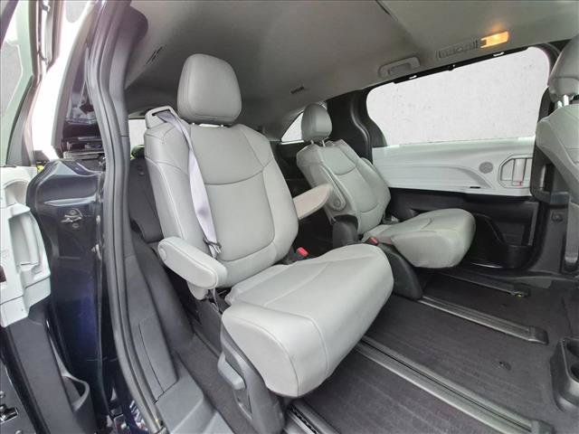 Used 2025 Toyota Sienna XLE AWD/4WD image 20