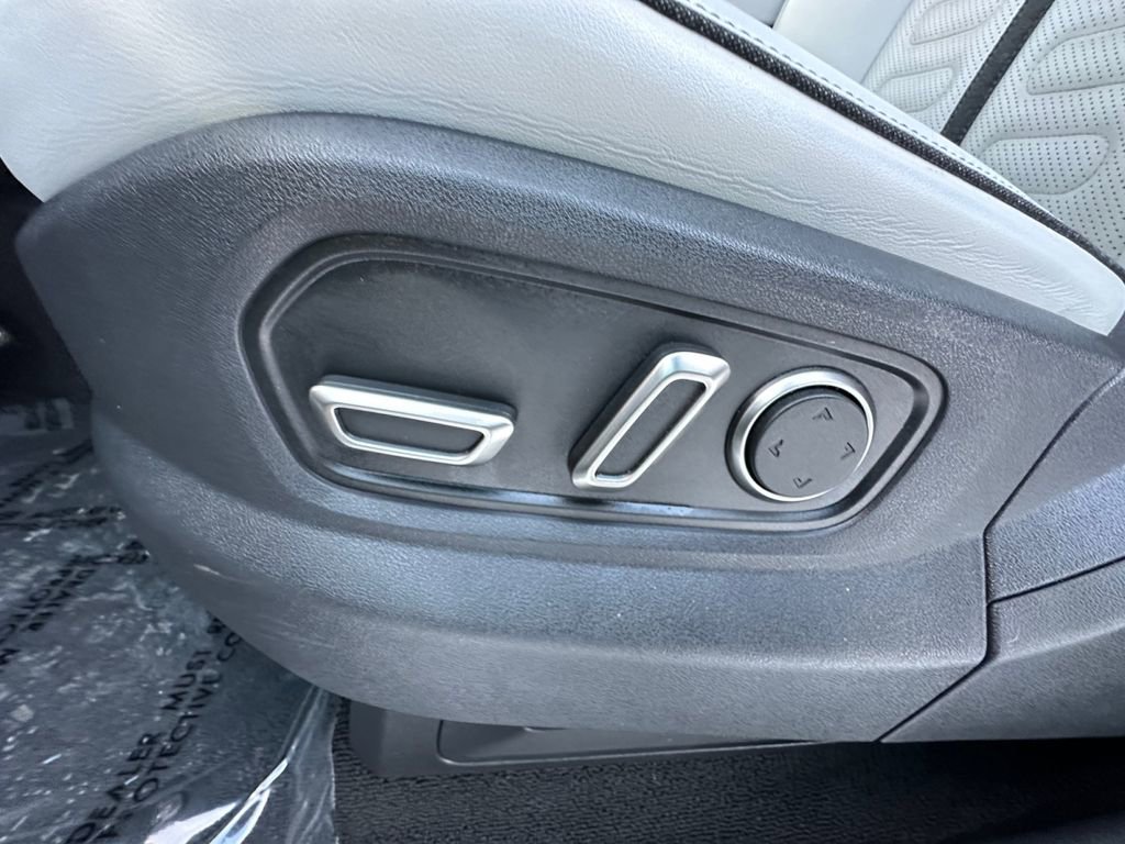 Used 2024 Rivian R1S Adventure image 10