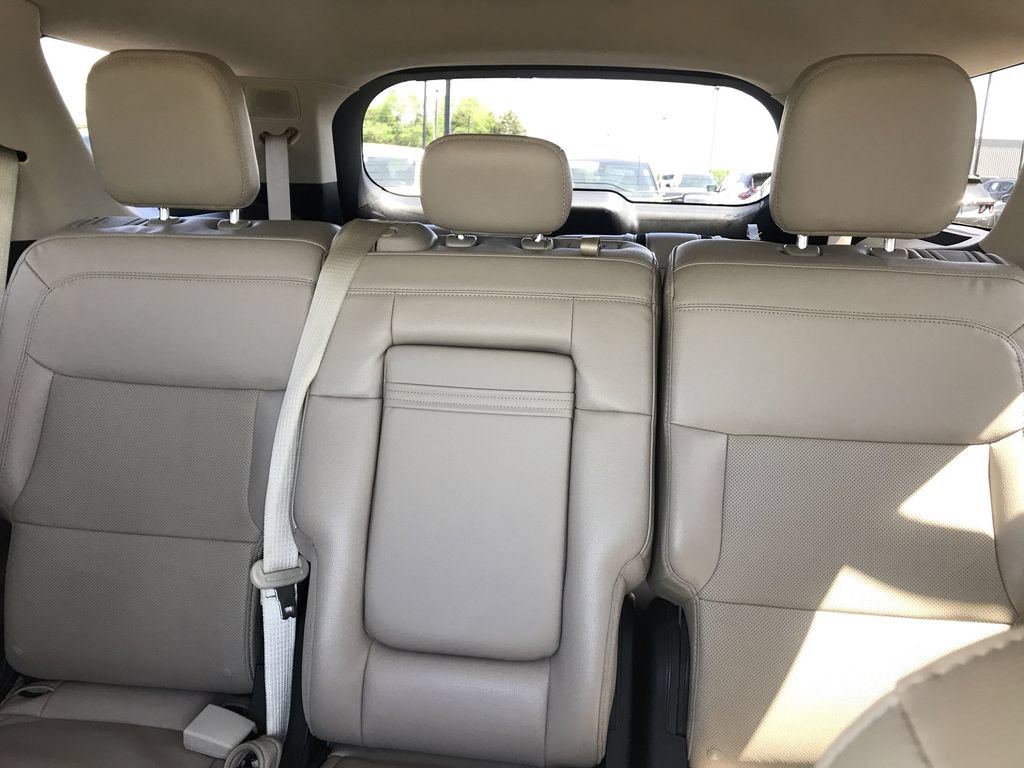 Used 2023 Ford Explorer Limited AWD/4WD image 22