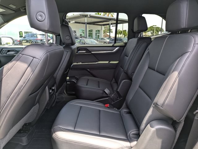 Used 2026 GMC Acadia Elevation w/ Elevation Premium Package FWD image 16