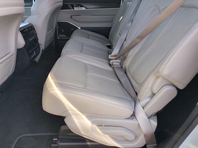 Used 2024 Jeep Wagoneer Series II w/ Flexible Seating Group image 19