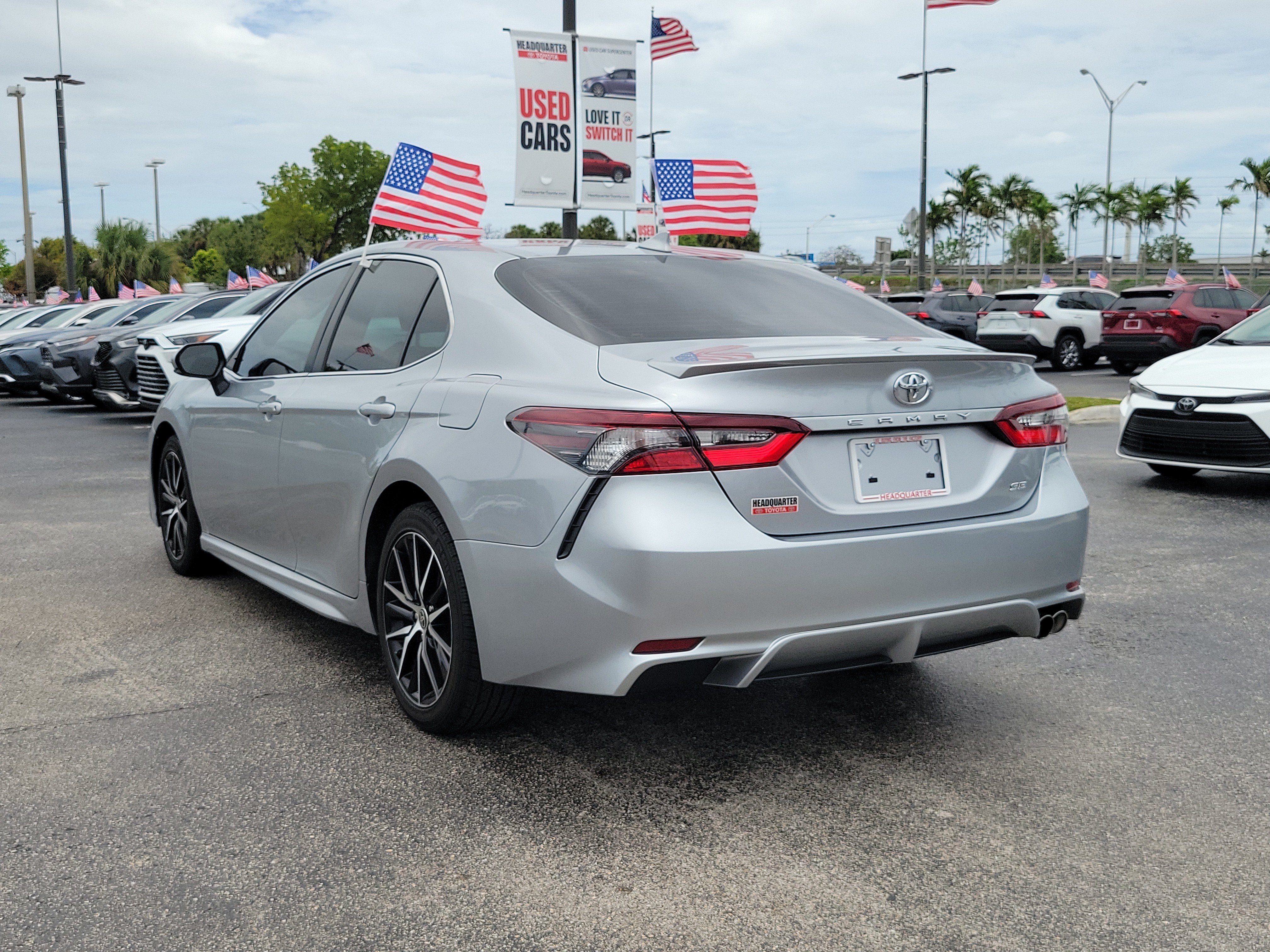 Used 2022 Toyota Camry SE FWD image 9