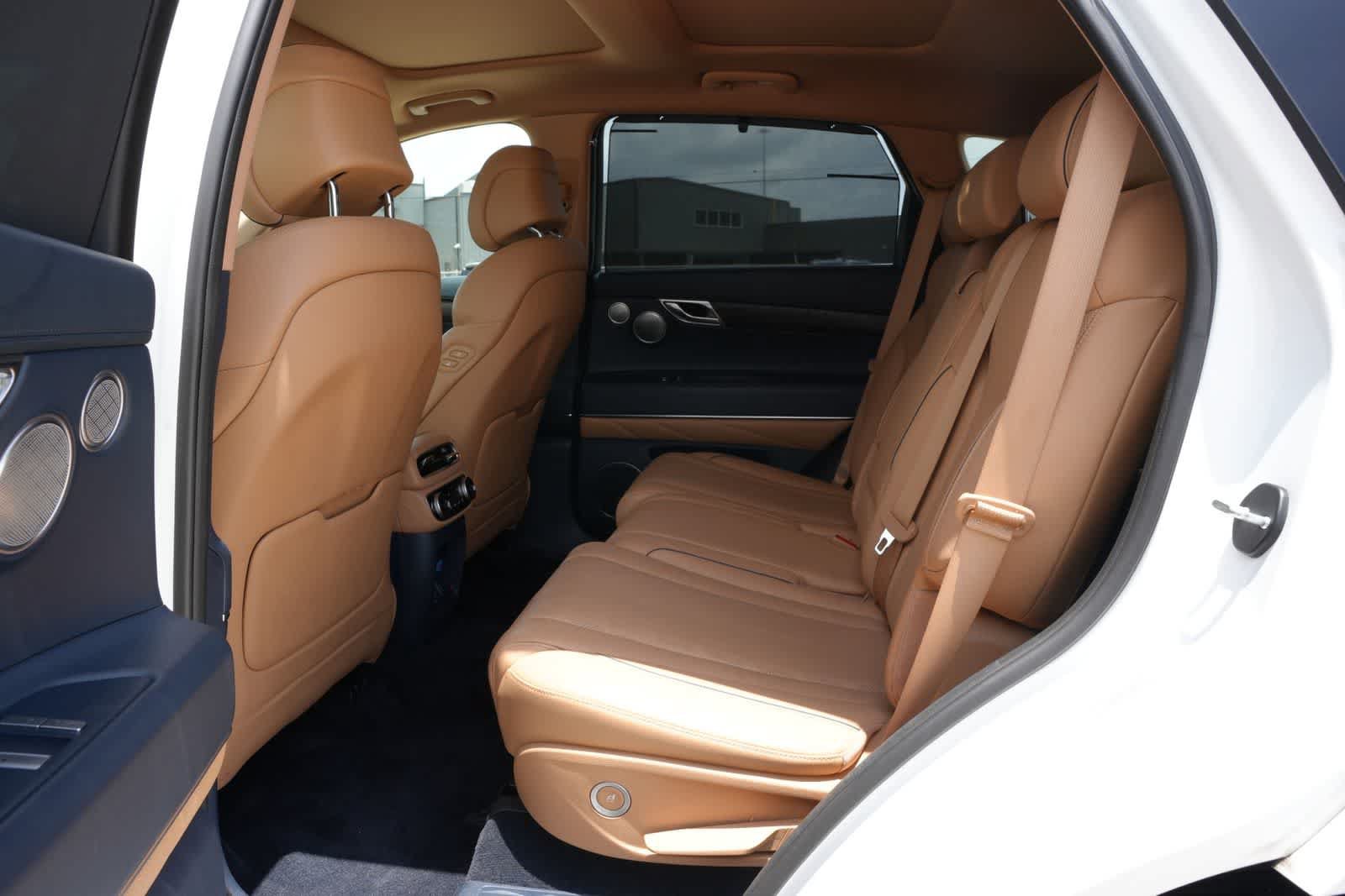Used 2022 Genesis GV80 2.5T w/ Prestige Package 04 AWD/4WD image 17