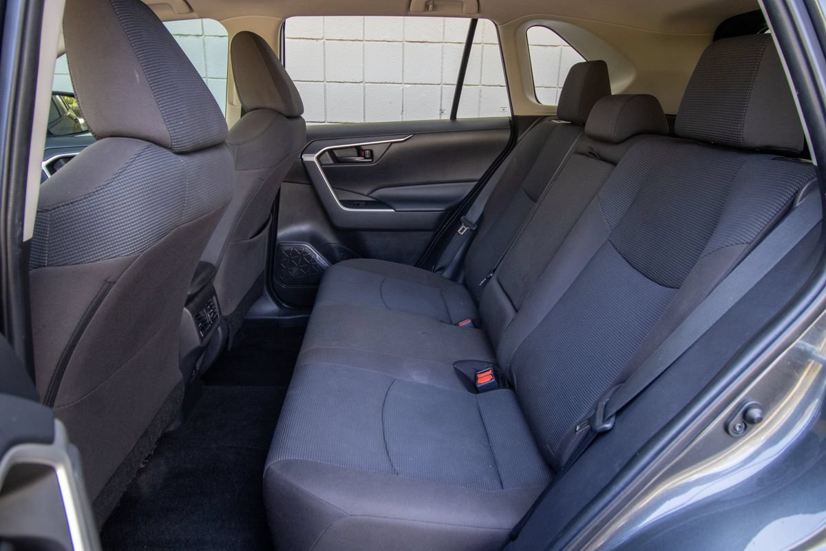 Used 2022 Toyota RAV4 LE FWD image 15