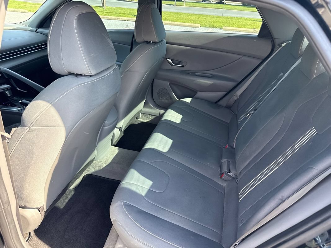 Used 2022 Hyundai Elantra SEL FWD image 11