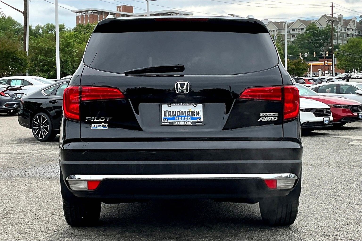 Used 2017 Honda Pilot Touring image 4