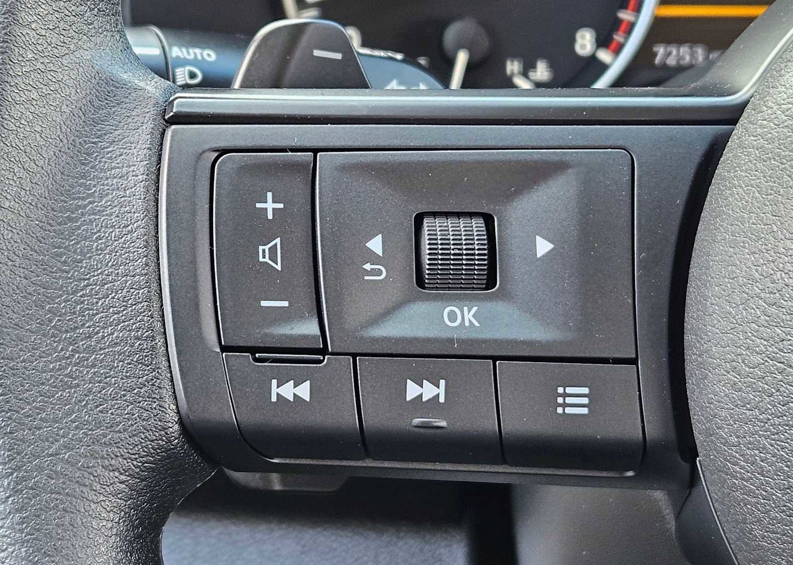 Used 2025 Nissan Pathfinder S image 22