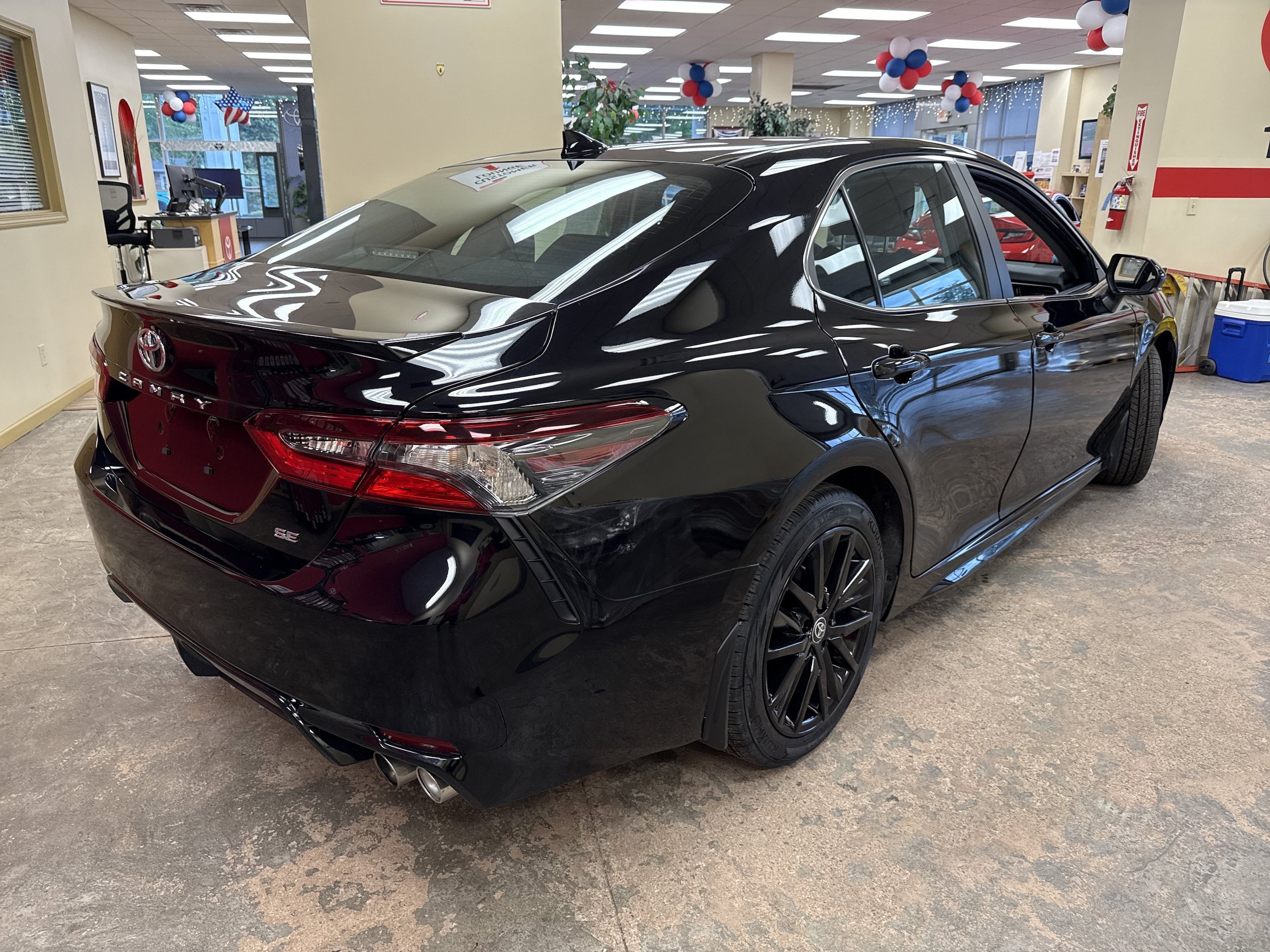 Used 2023 Toyota Camry SE FWD image 10