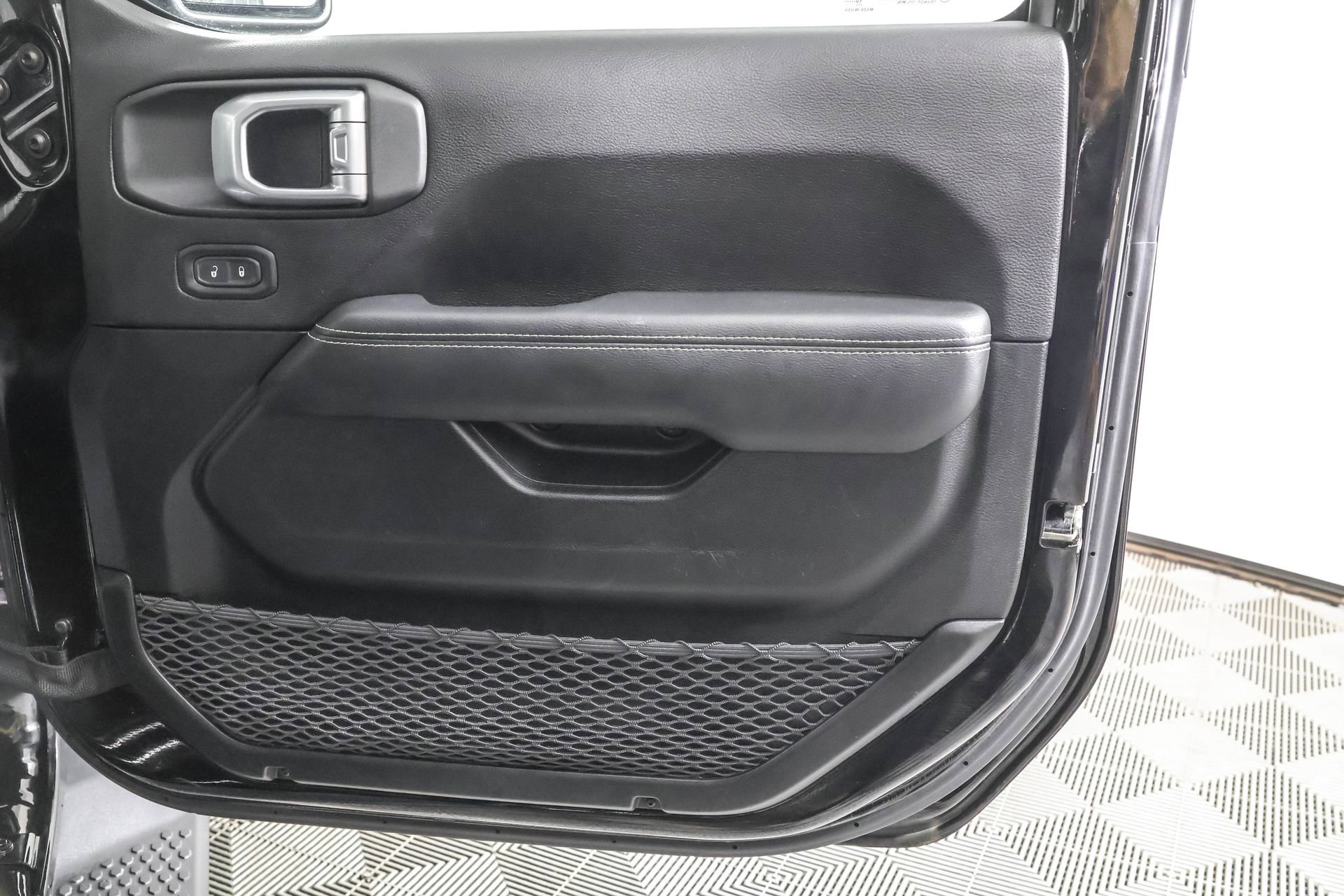 Used 2020 Jeep Wrangler Unlimited Sahara image 48