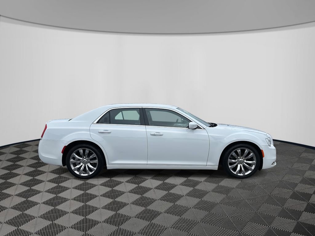 Used 2019 Chrysler 300 Touring w/ Quick Order Package 2EF image 8