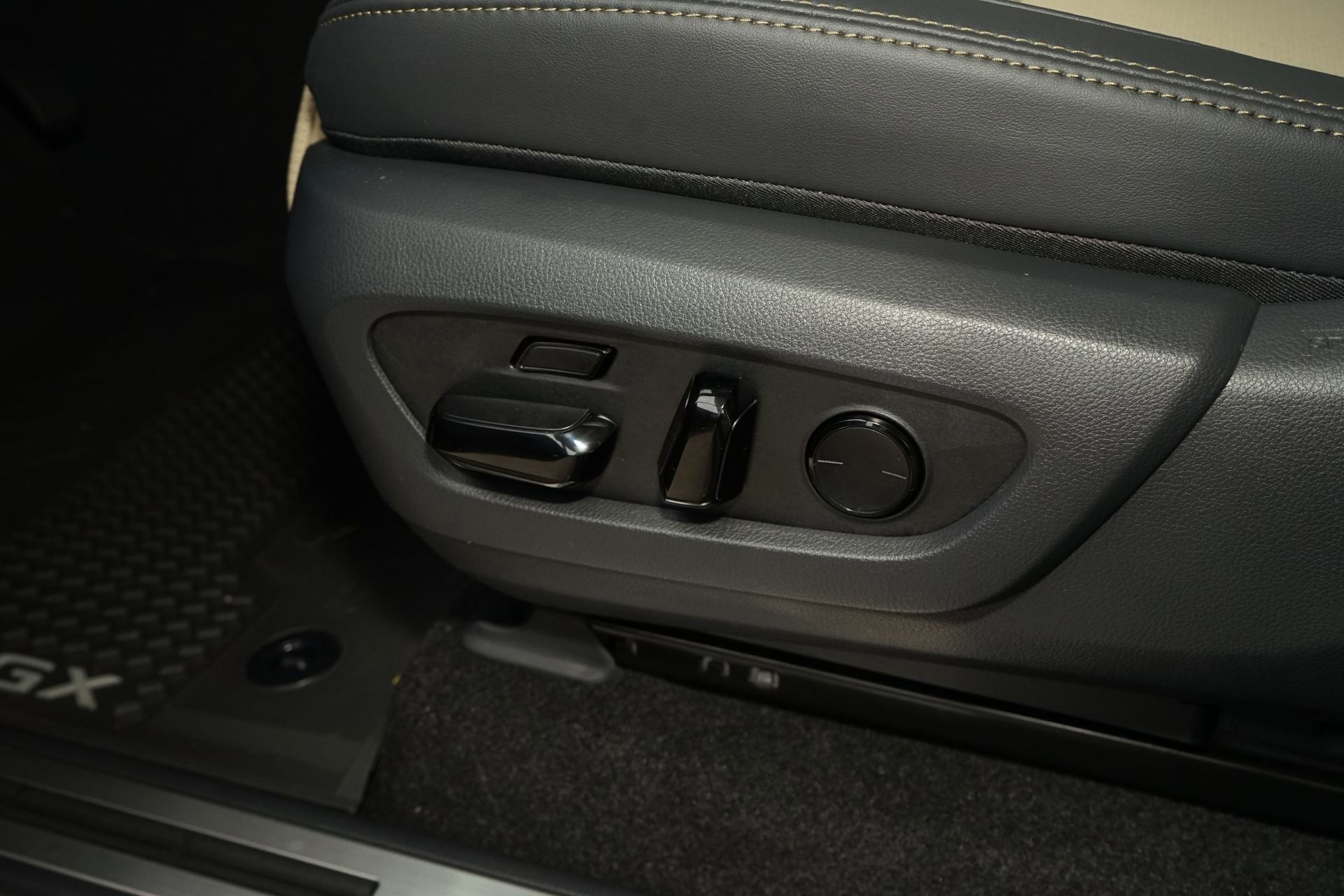 Used 2026 Lexus GX 550 AWD/4WD image 26