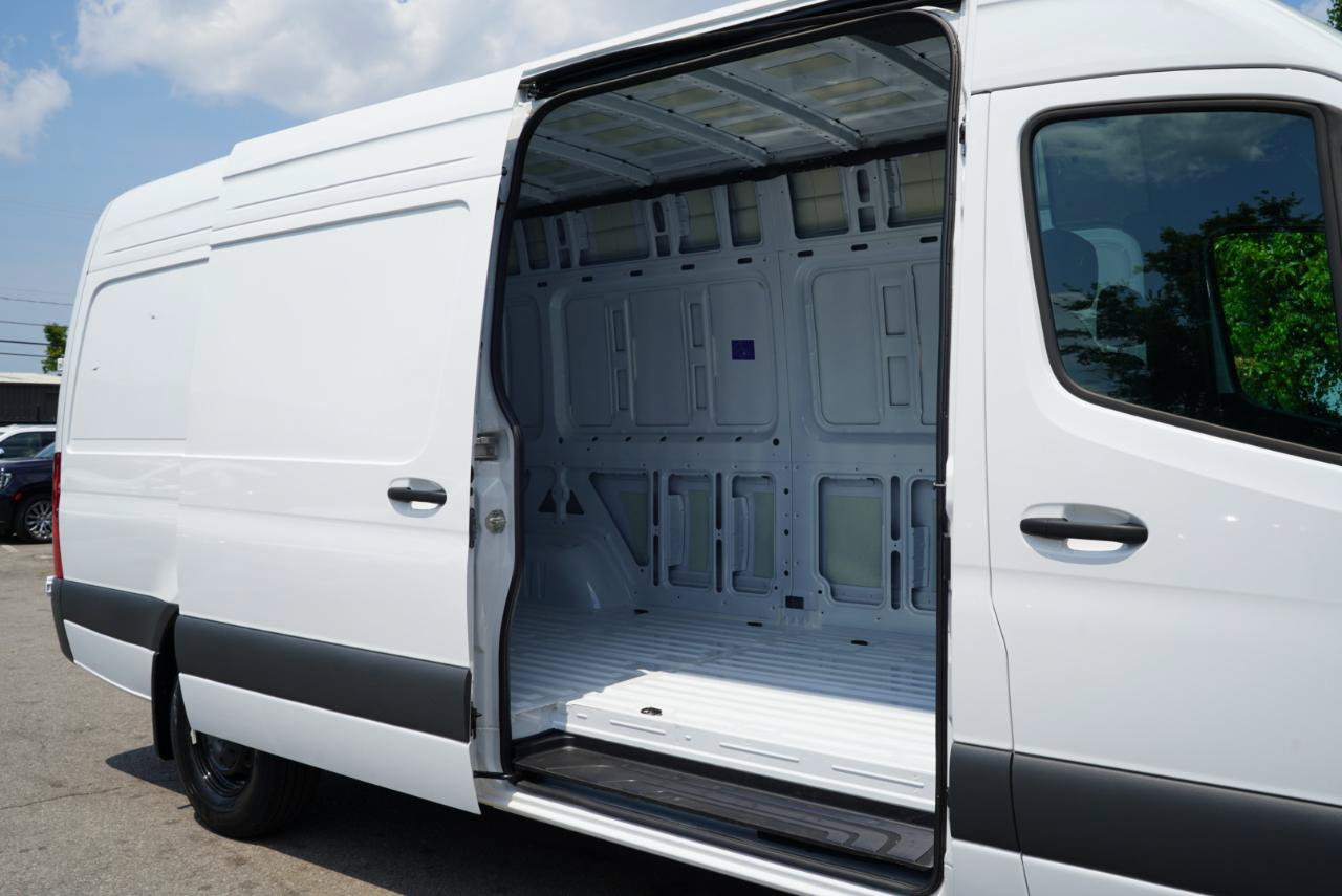 Used 2025 Mercedes-Benz Sprinter 2500 image 30