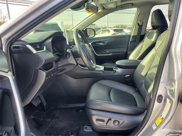 Used 2023 Toyota RAV4 XLE Premium image 17