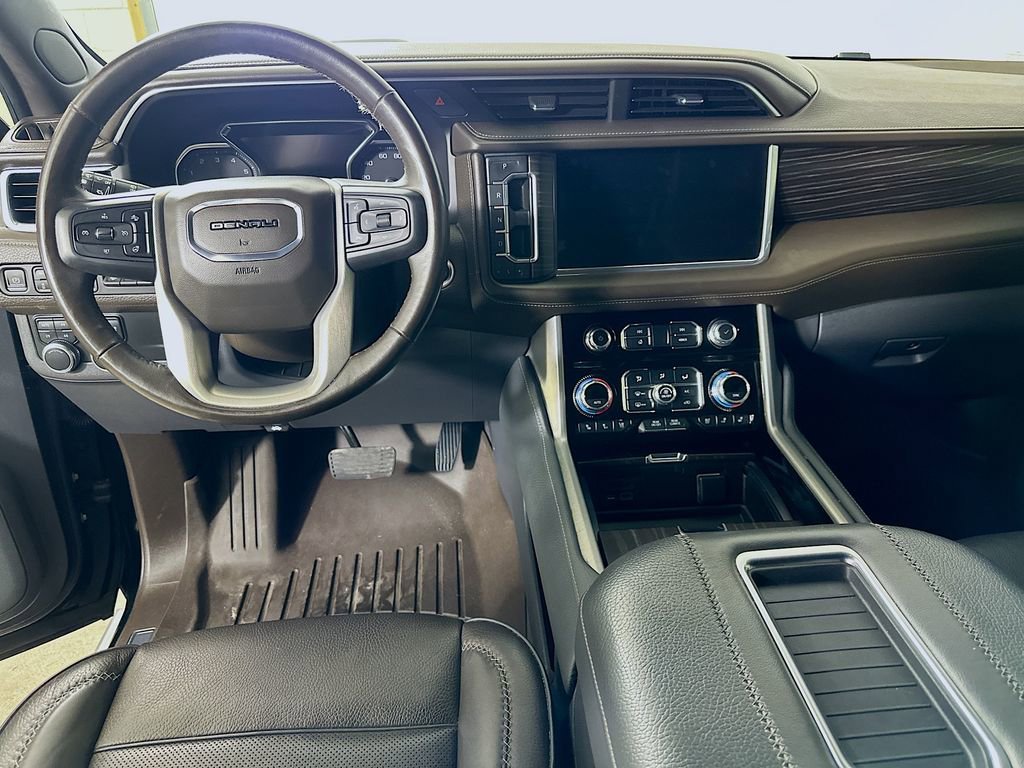 Used 2021 GMC Yukon XL Denali w/ Denali Premium Package image 18