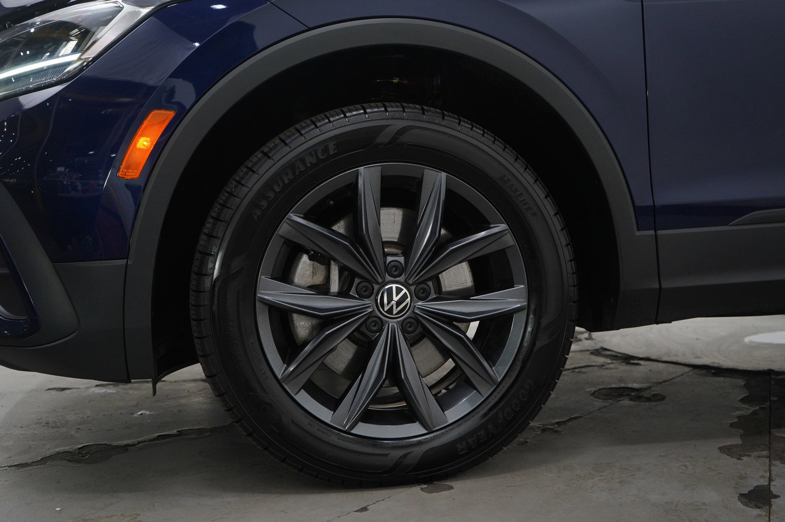 Used 2023 Volkswagen Tiguan SE AWD/4WD image 29