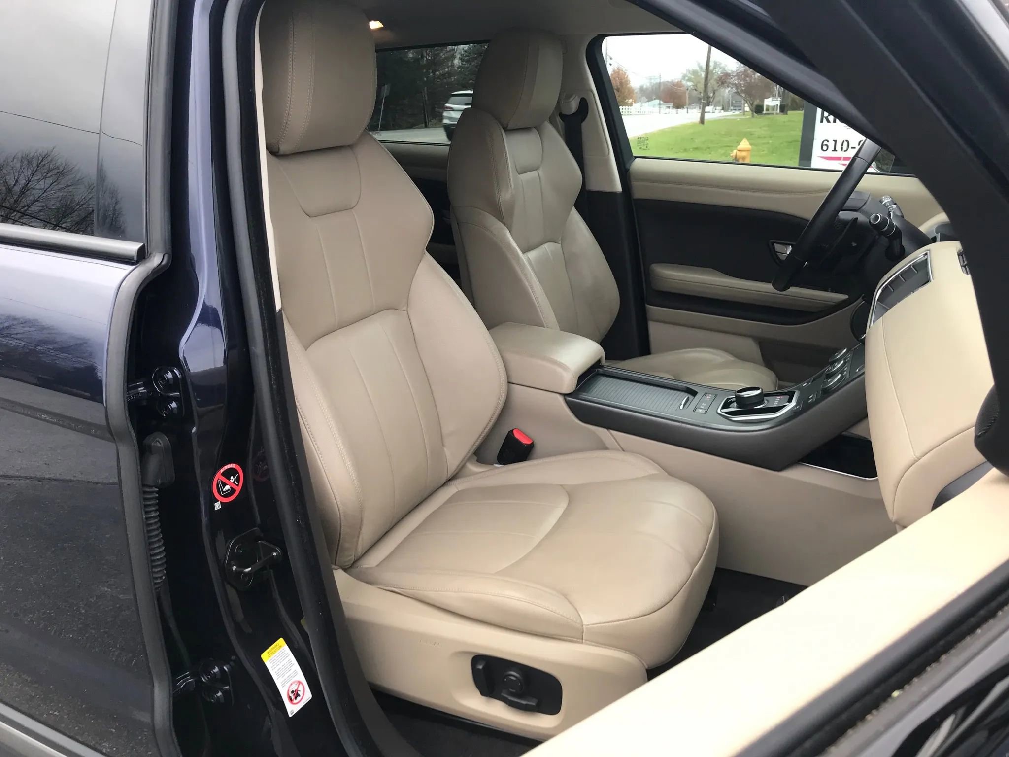 Used 2018 Land Rover Range Rover Evoque image 47