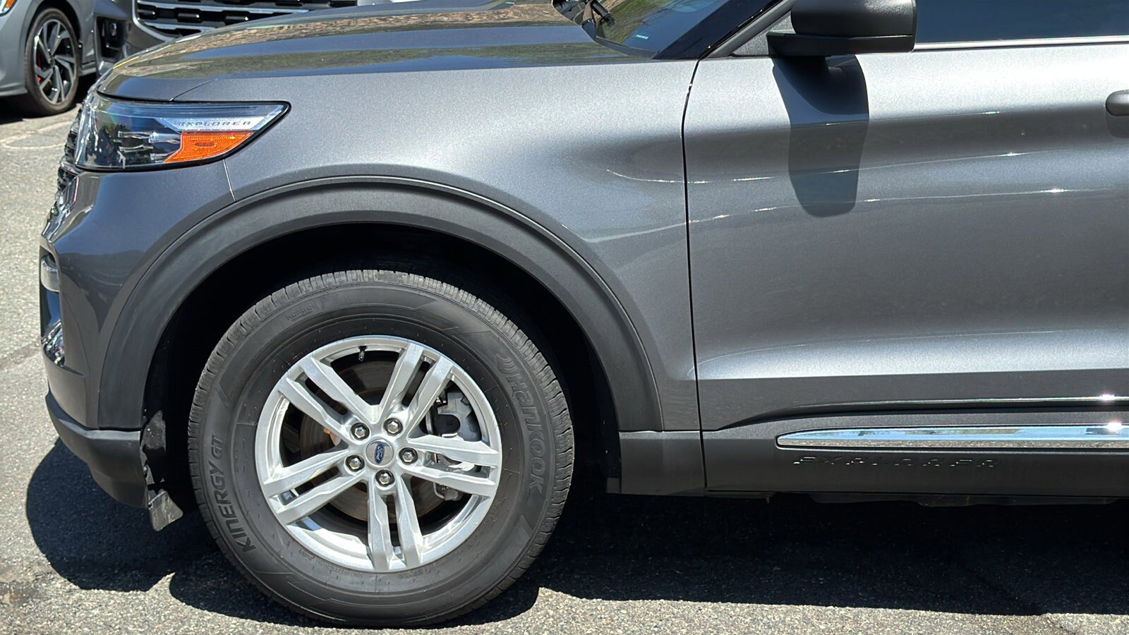 Certified 2022 Ford Explorer XLT w/ Equipment Group 202A AWD/4WD image 3