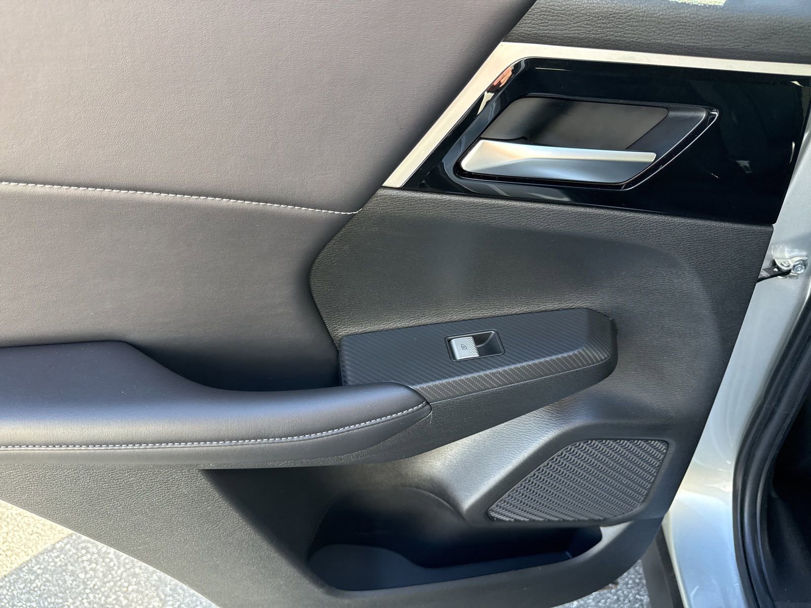 Used 2024 Mitsubishi Outlander SE Black Edition image 13