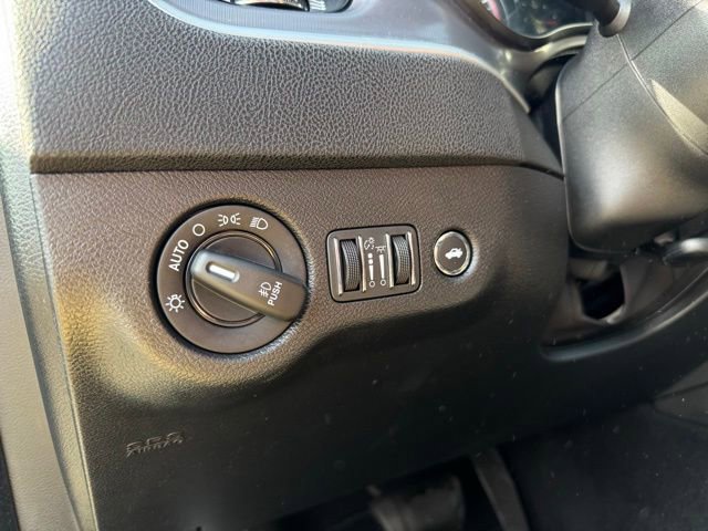 Used 2022 Dodge Charger SXT w/ Blacktop Package image 20