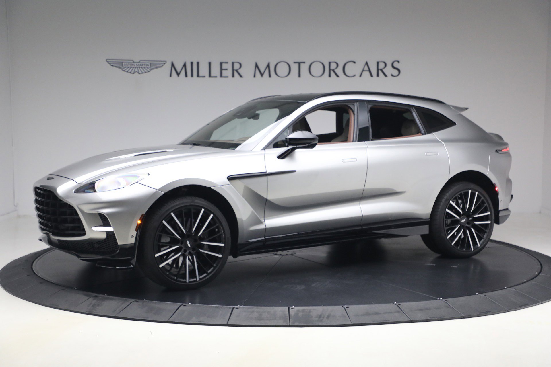 Used 2023 Aston Martin DBX 707 image 2