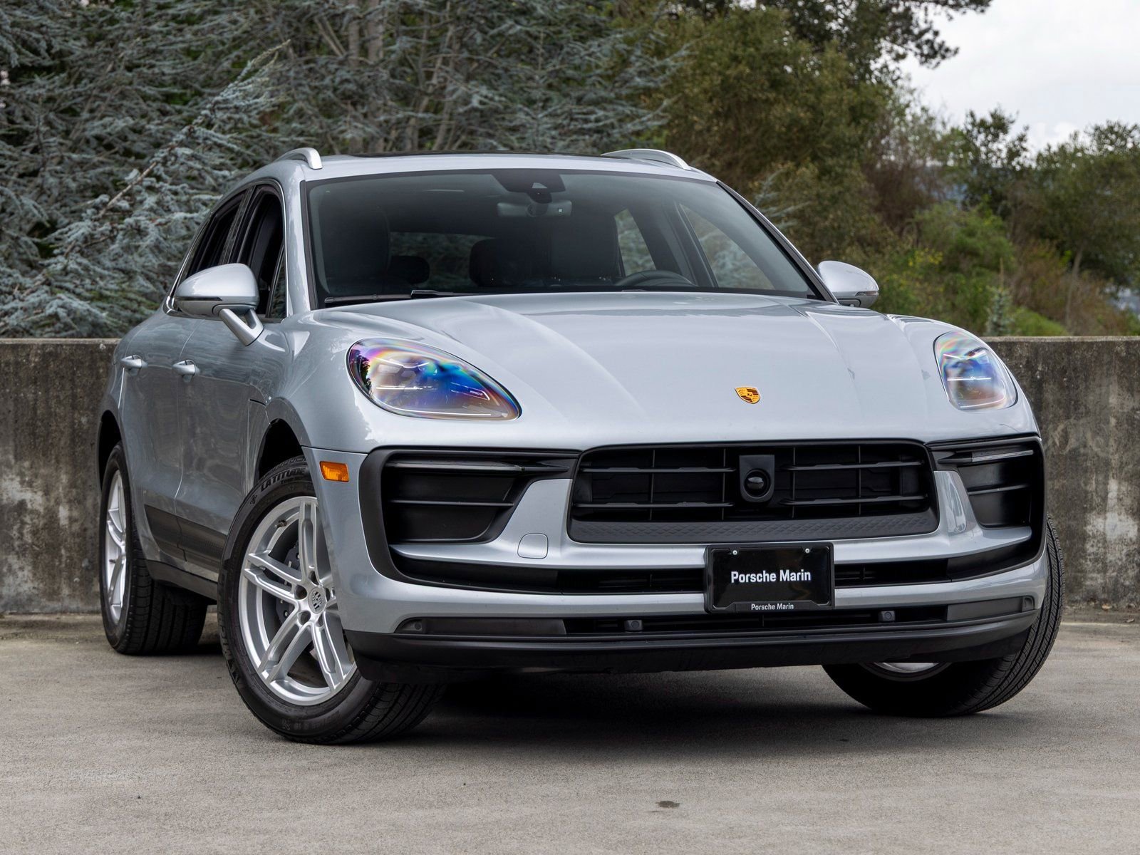 Certified 2025 Porsche Macan image 6