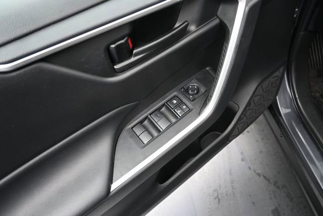 Used 2023 Toyota RAV4 LE AWD/4WD image 18