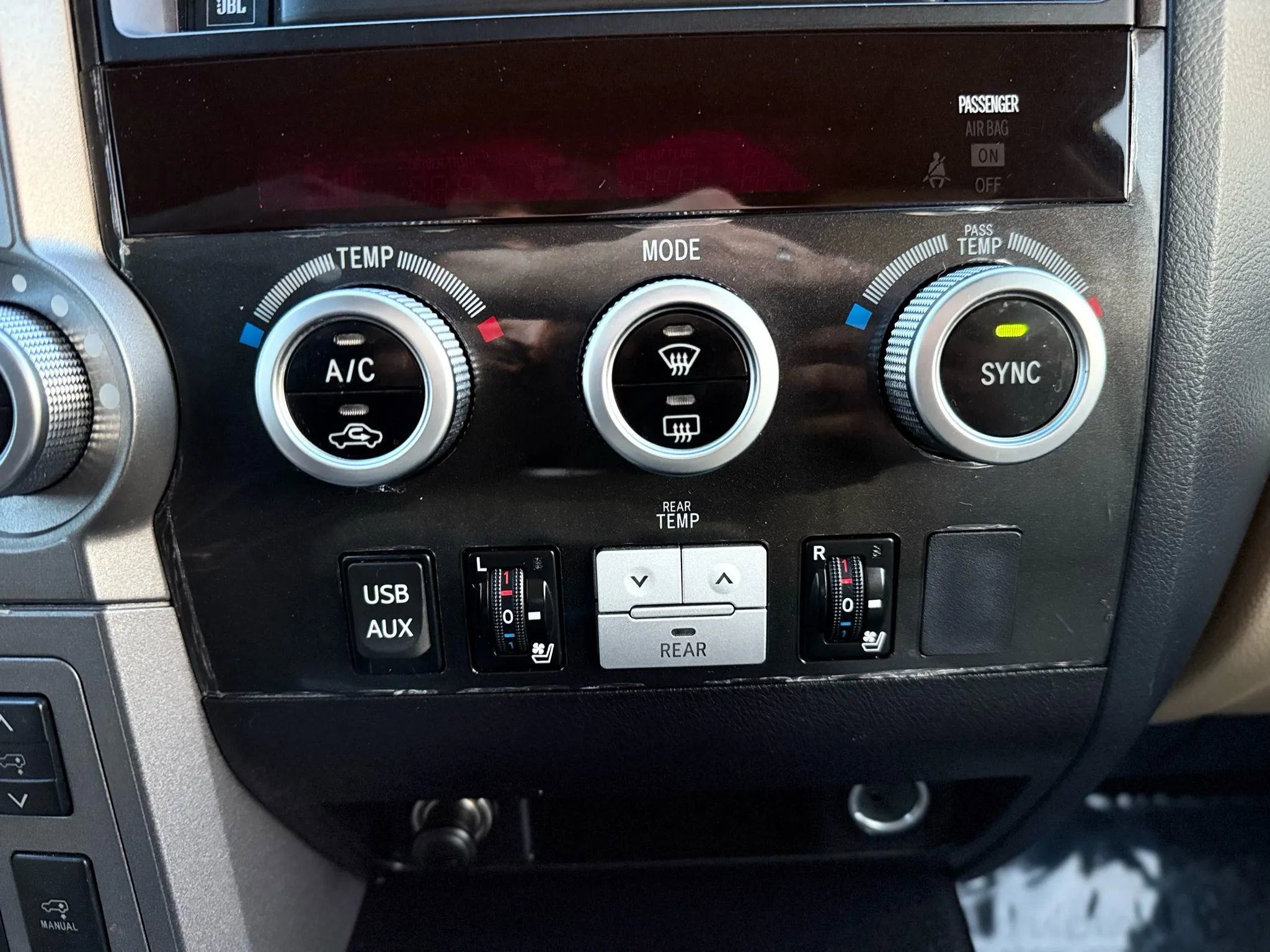 Used 2015 Toyota Sequoia Platinum image 42