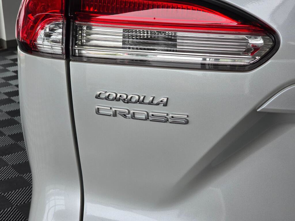 Used 2024 Toyota Corolla Cross L AWD/4WD image 13