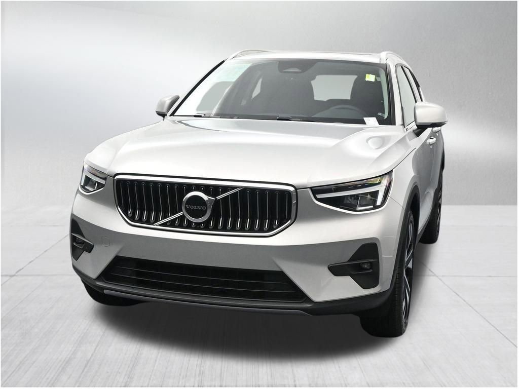 Used 2023 Volvo XC40 B5 Plus AWD/4WD image 8