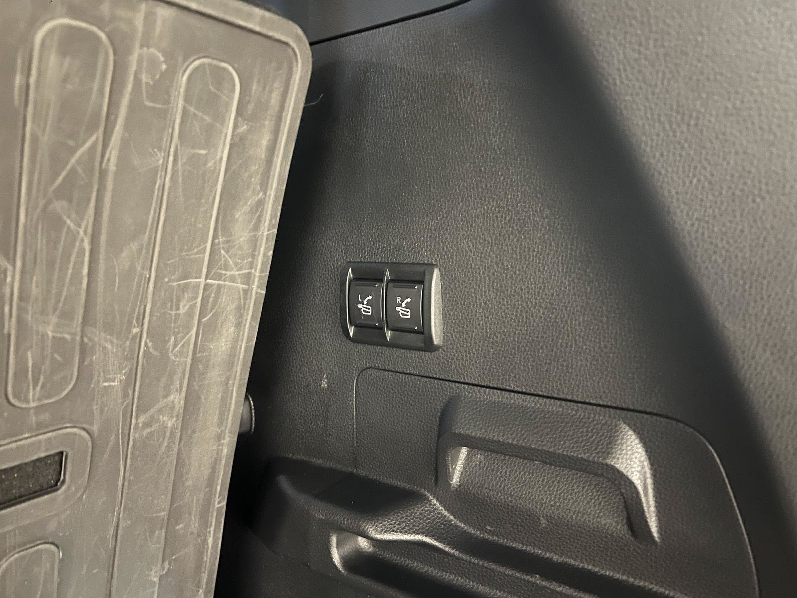 Used 2023 Toyota Sequoia Platinum AWD/4WD image 40