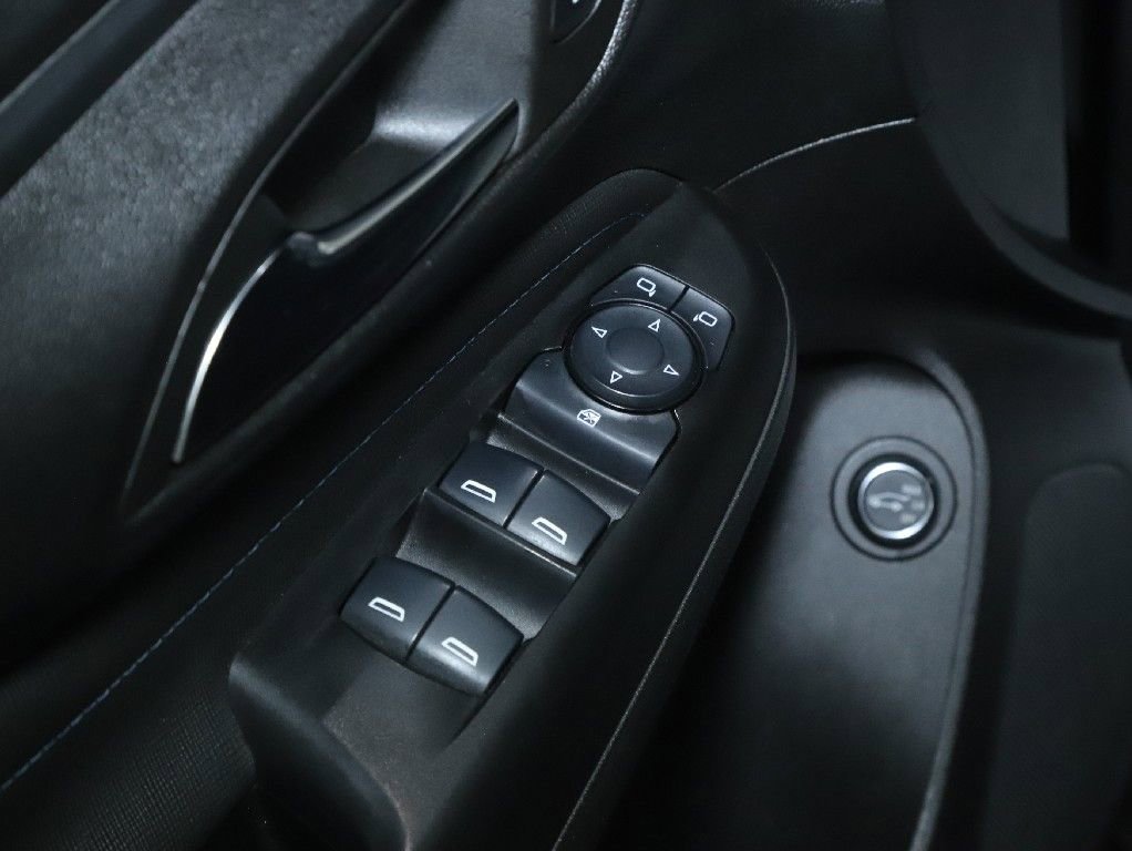 Used 2025 Buick Envista Sport Touring w/ Convenience II Package FWD image 18