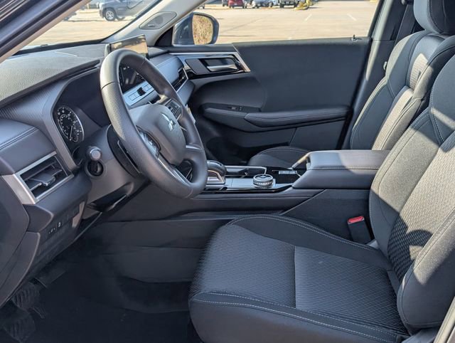 New 2026 Mitsubishi Outlander ES FWD image 12