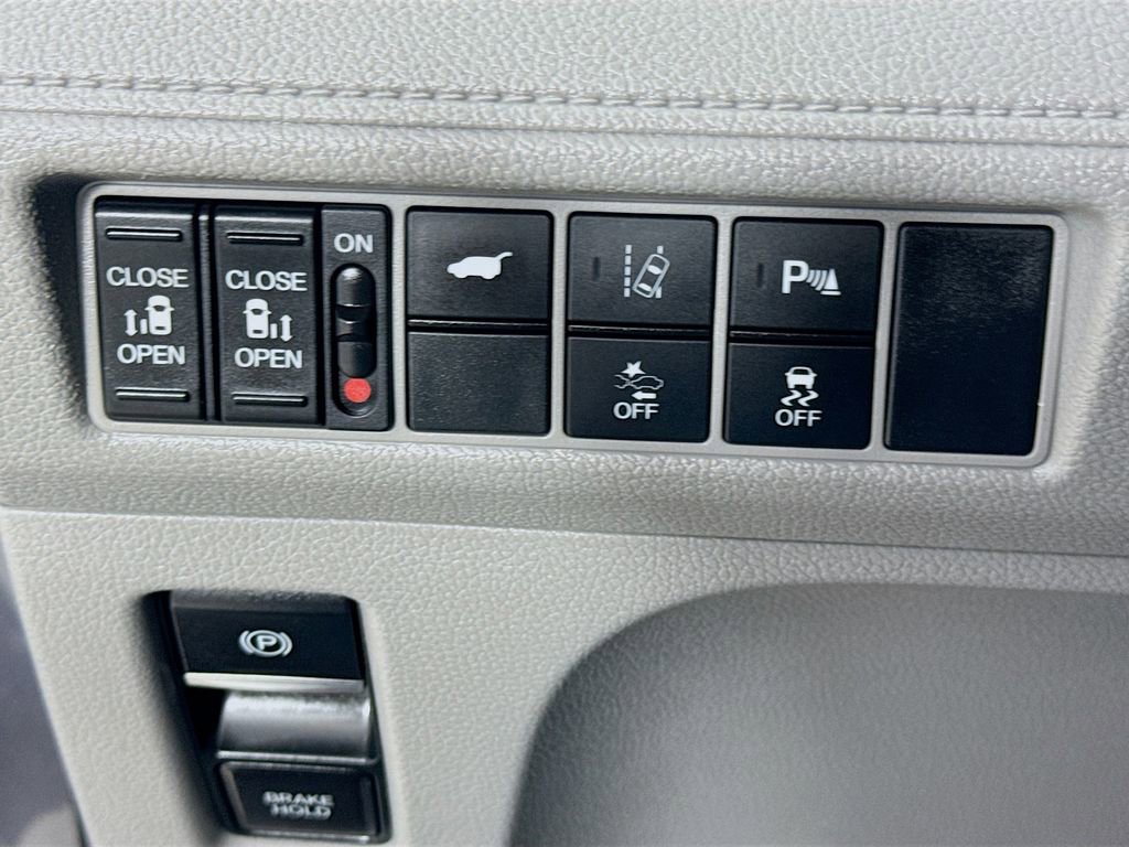 Used 2018 Honda Odyssey Elite image 13