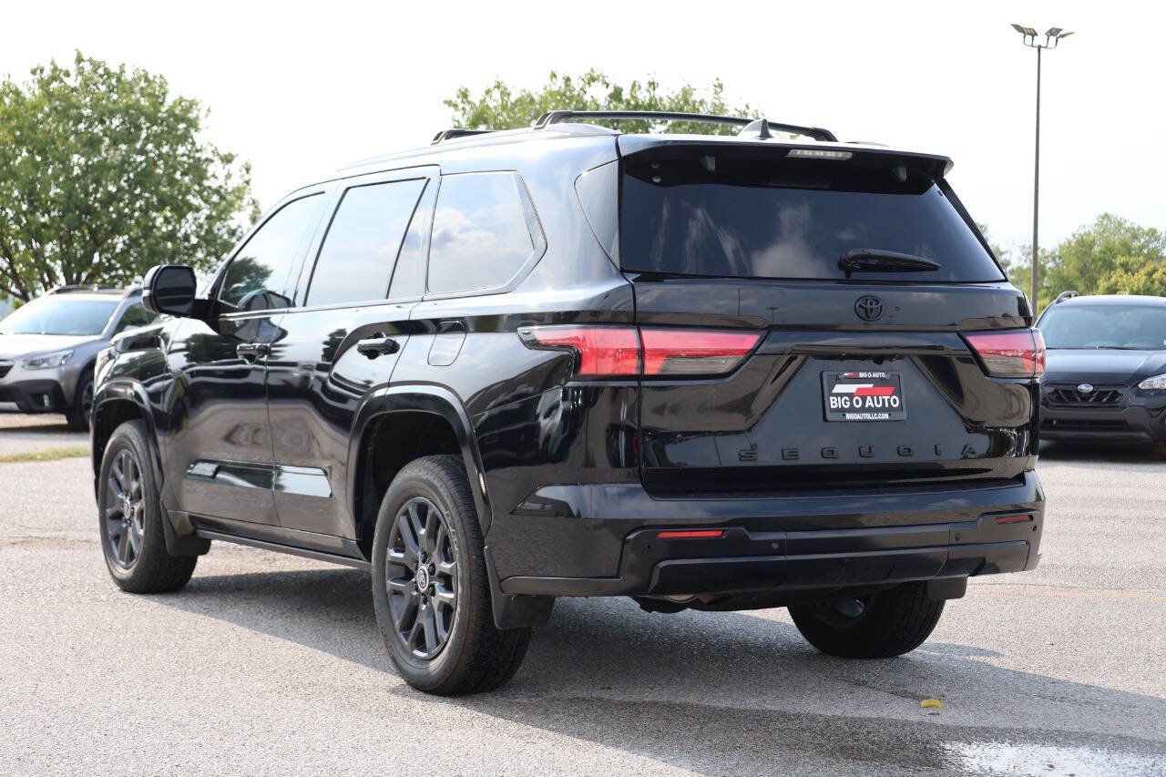 Used 2024 Toyota Sequoia Platinum AWD/4WD image 11
