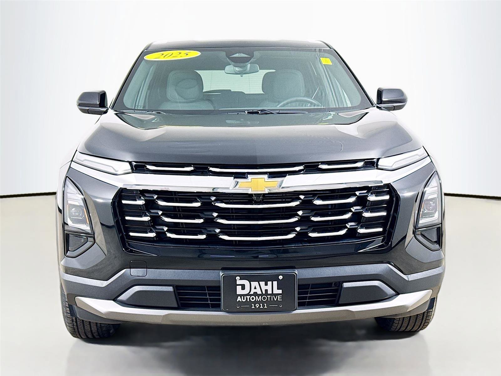 Used 2025 Chevrolet Equinox LT AWD/4WD image 3