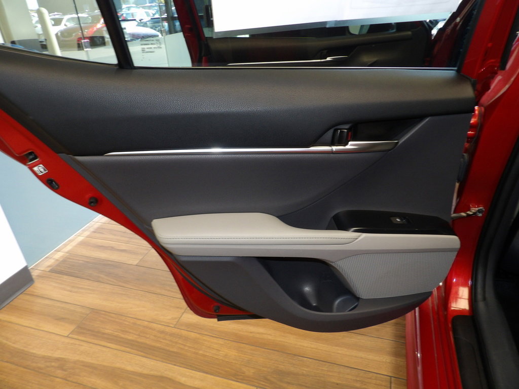 Used 2019 Toyota Camry XSE image 21