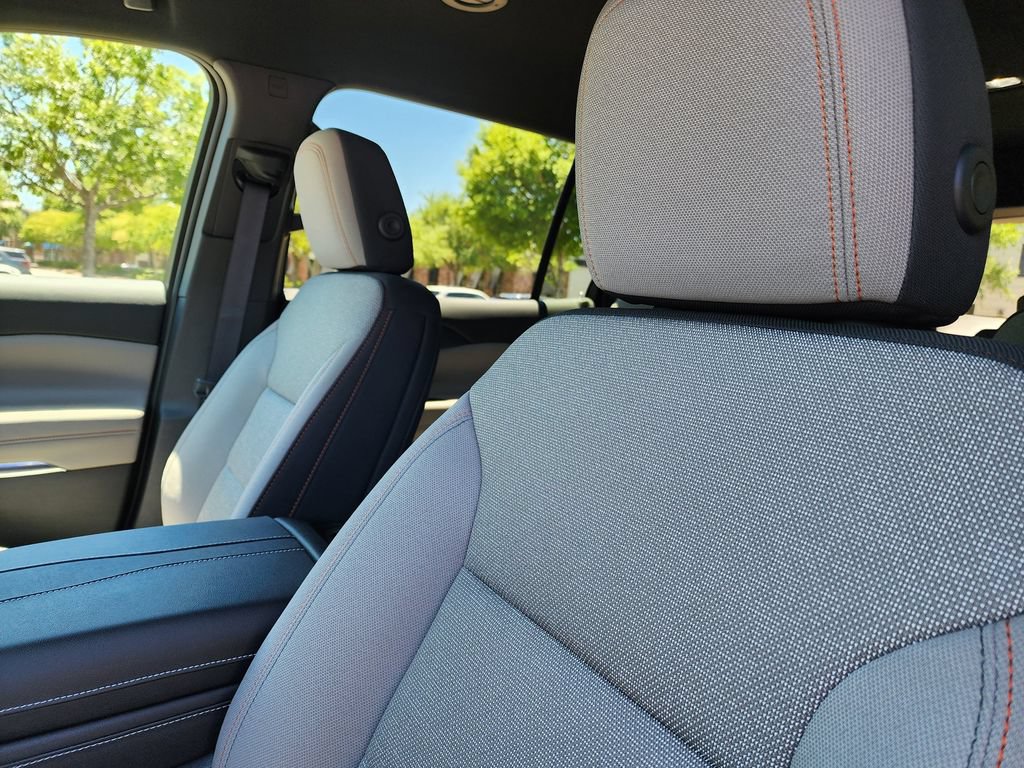 New 2025 Chevrolet Traverse LT FWD image 11