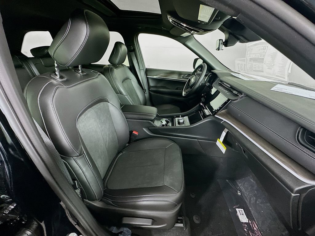 New 2026 Jeep Grand Cherokee Altitude AWD/4WD image 35